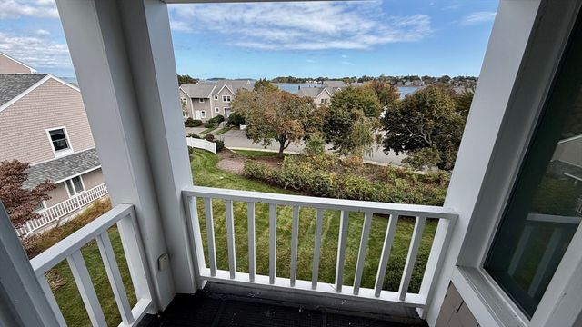 10 Sloop Ln 87, Quincy, MA 02171