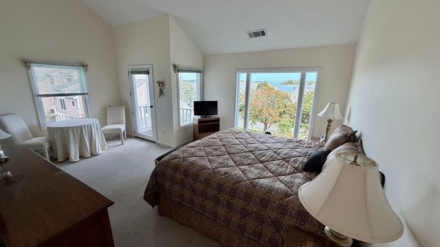 10 Sloop Ln 87, Quincy, MA 02171