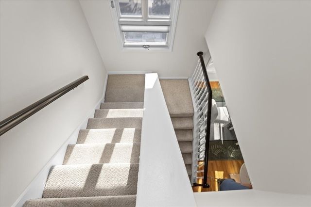 10 Sloop Ln 87, Quincy, MA 02171