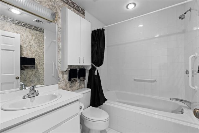 10 Sloop Ln 87, Quincy, MA 02171