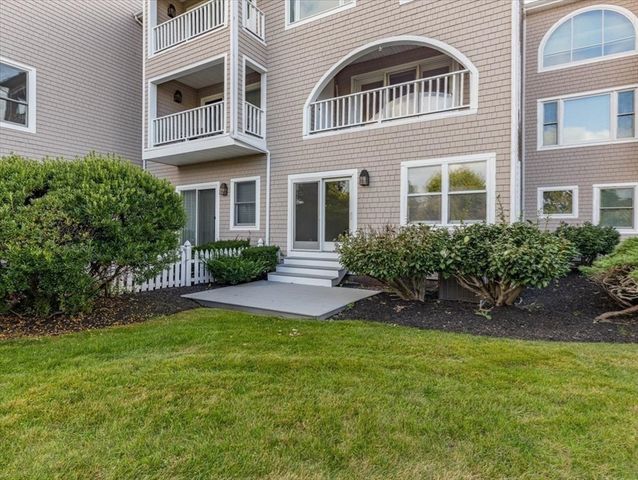 10 Sloop Ln 87, Quincy, MA 02171