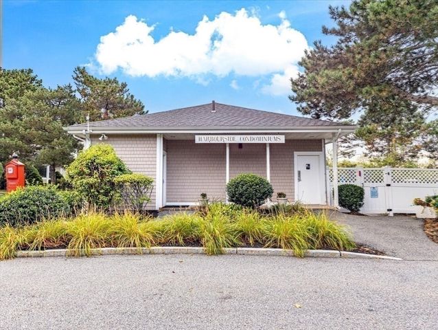 10 Sloop Ln 87, Quincy, MA 02171