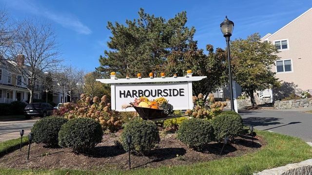 10 Sloop Ln 87, Quincy, MA 02171