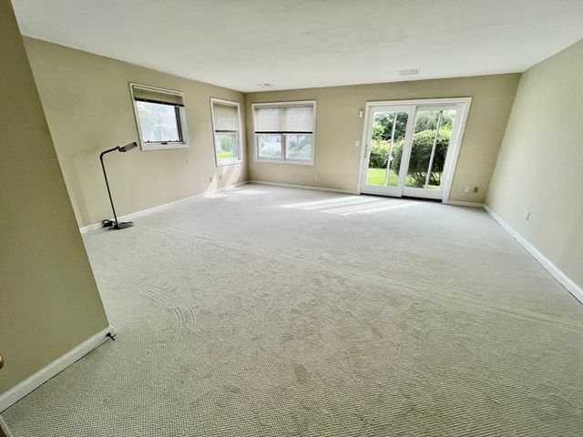 10 Sloop Ln 87, Quincy, MA 02171