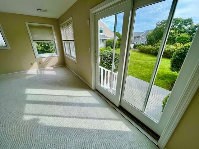 10 Sloop Ln 87, Quincy, MA 02171