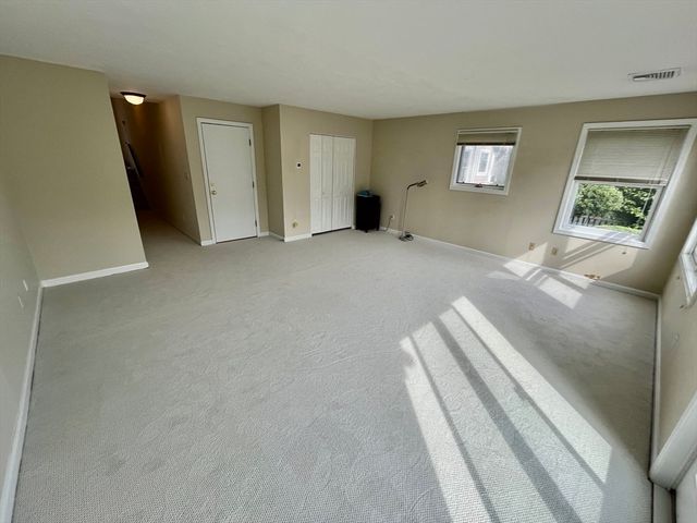 10 Sloop Ln 87, Quincy, MA 02171