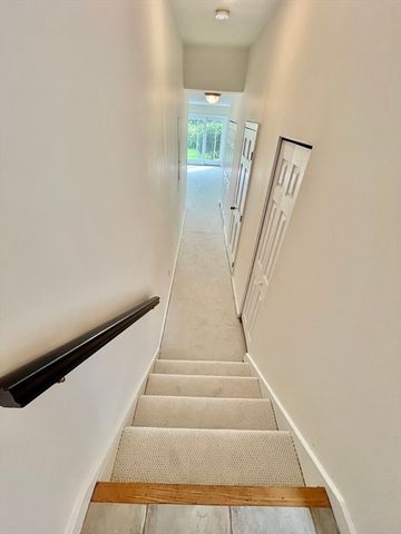 10 Sloop Ln 87, Quincy, MA 02171