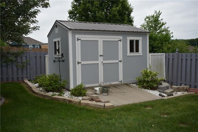 3800 Richmond Drive, Leavenworth, KS 66048