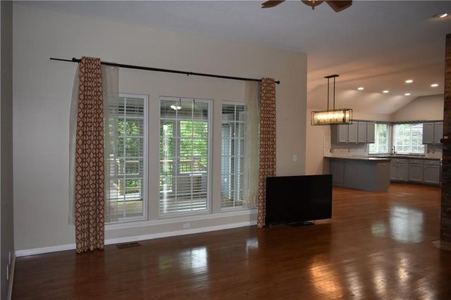 3800 Richmond Drive, Leavenworth, KS 66048