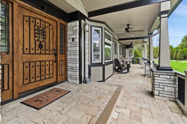 6 Lilac Place, Thornwood, NY 10594