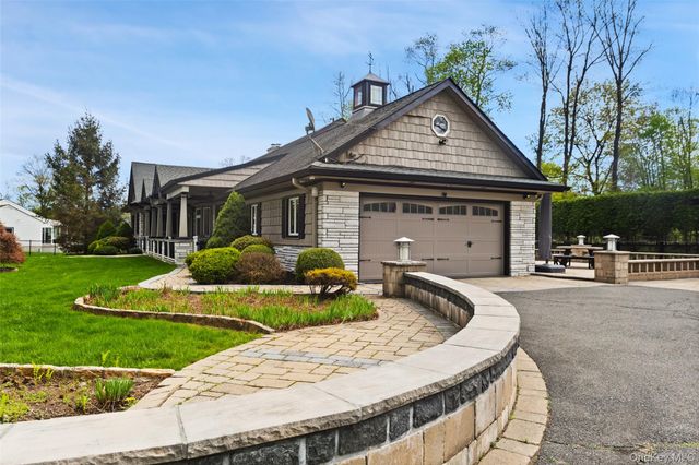 6 Lilac Place, Thornwood, NY 10594