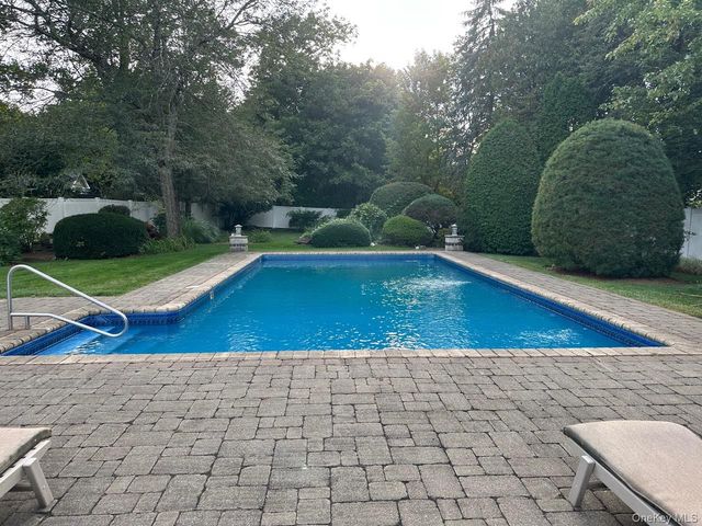 6 Lilac Place, Thornwood, NY 10594