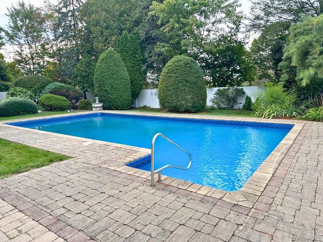 6 Lilac Place, Thornwood, NY 10594