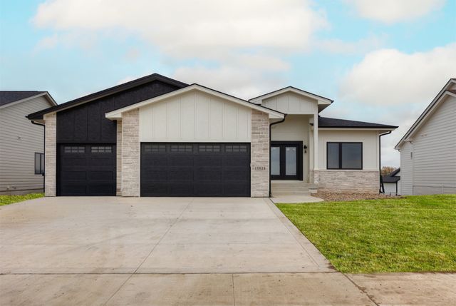 16624 Deerview Drive, Urbandale, IA 50323