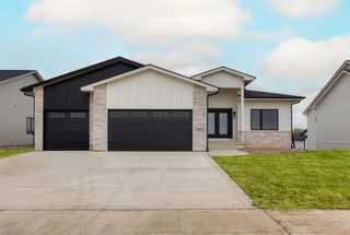 16624 Deerview Drive, Urbandale, IA 50323