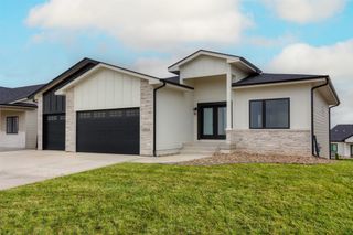 16624 Deerview Drive, Urbandale, IA 50323