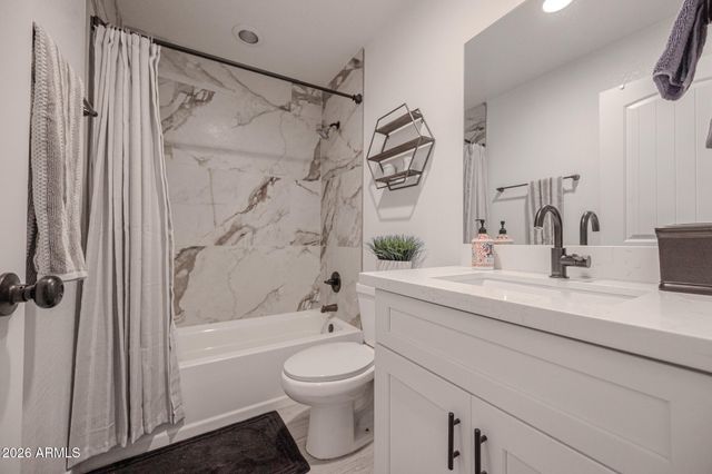2547 E ILLINI Street, Phoenix, AZ 85040