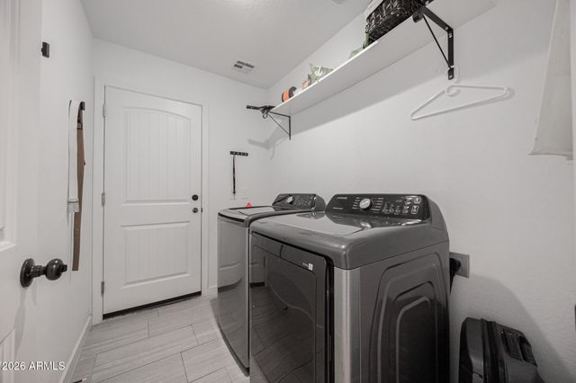 2547 E ILLINI Street, Phoenix, AZ 85040