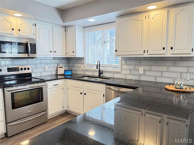 11725 Fairway Circle Drive, Dexter, MO 63841