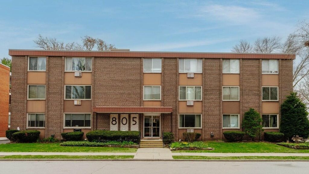 805 E Henry Clay STREET #206, Whitefish Bay, WI 53217