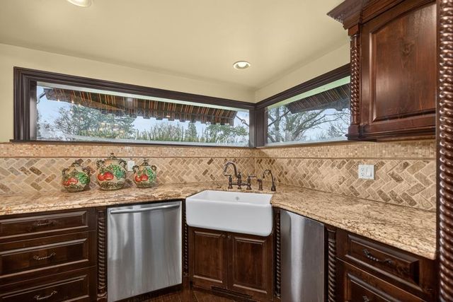 15068 Lago Dr, Rancho Murieta, CA 95683