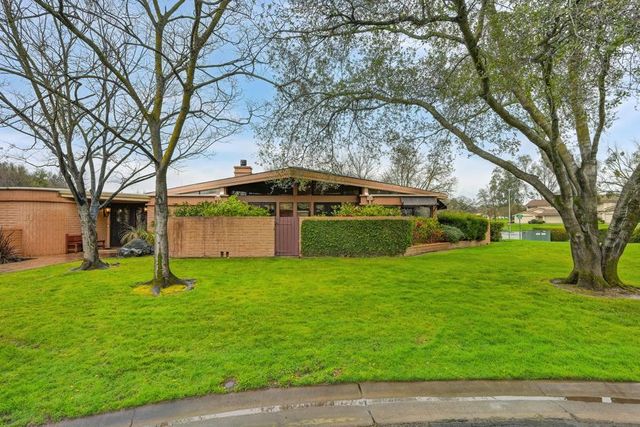 15068 Lago Dr, Rancho Murieta, CA 95683