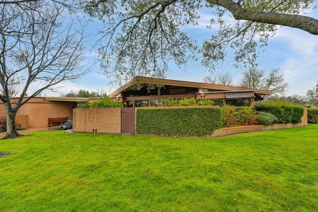 15068 Lago Dr, Rancho Murieta, CA 95683