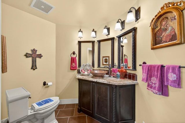 15068 Lago Dr, Rancho Murieta, CA 95683