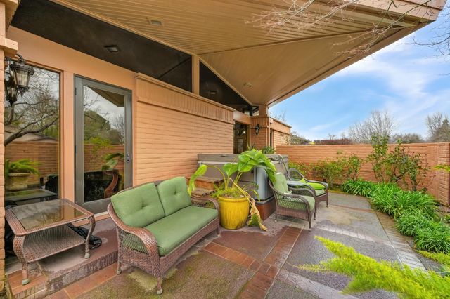 15068 Lago Dr, Rancho Murieta, CA 95683