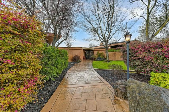 15068 Lago Dr, Rancho Murieta, CA 95683