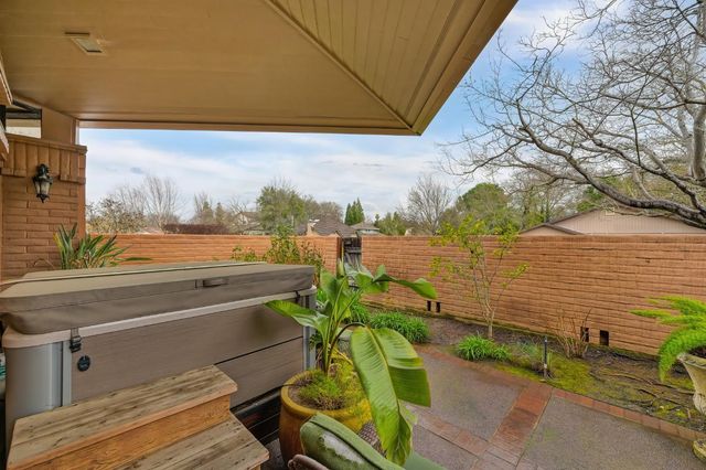 15068 Lago Dr, Rancho Murieta, CA 95683