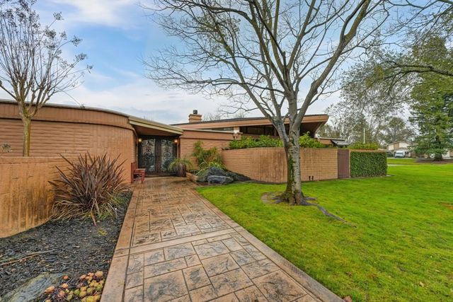 15068 Lago Dr, Rancho Murieta, CA 95683