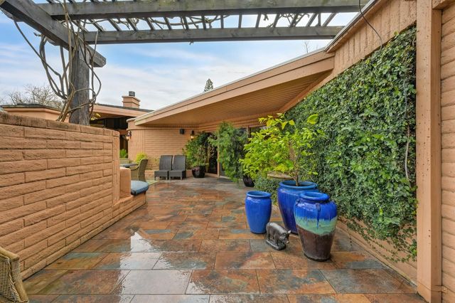 15068 Lago Dr, Rancho Murieta, CA 95683