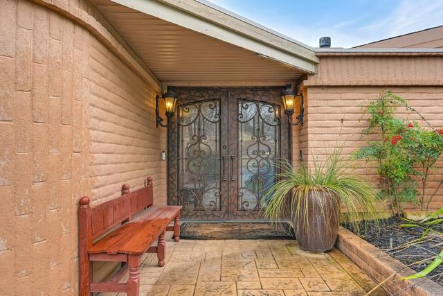 15068 Lago Dr, Rancho Murieta, CA 95683