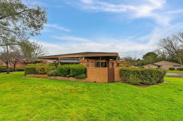 15068 Lago Dr, Rancho Murieta, CA 95683