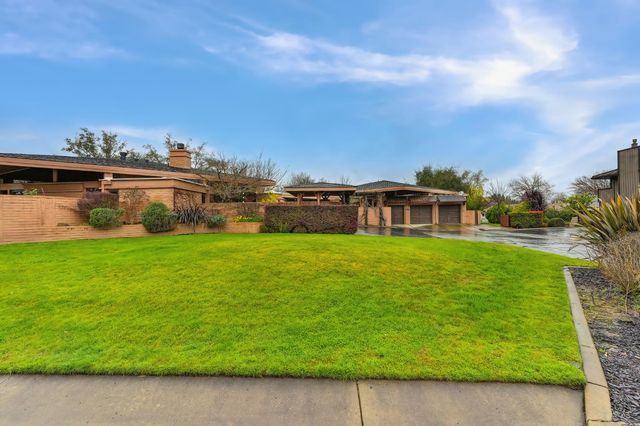 15068 Lago Dr, Rancho Murieta, CA 95683