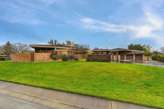 15068 Lago Dr, Rancho Murieta, CA 95683