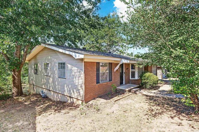 2011 Broken Arrow Dr., North Little Rock, AR 72118