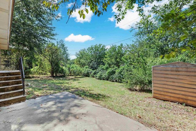 2011 Broken Arrow Dr., North Little Rock, AR 72118