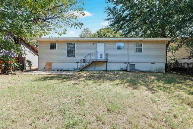 2011 Broken Arrow Dr., North Little Rock, AR 72118