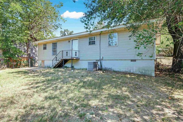 2011 Broken Arrow Dr., North Little Rock, AR 72118