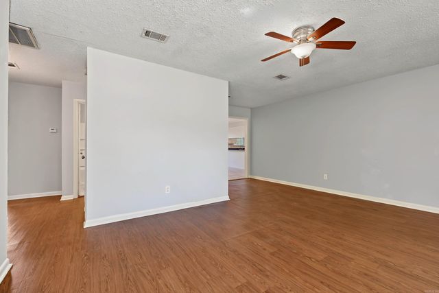 2011 Broken Arrow Dr., North Little Rock, AR 72118