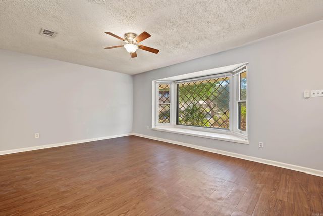 2011 Broken Arrow Dr., North Little Rock, AR 72118