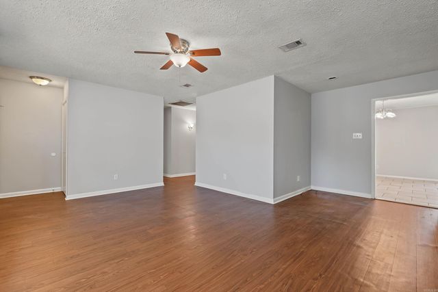 2011 Broken Arrow Dr., North Little Rock, AR 72118