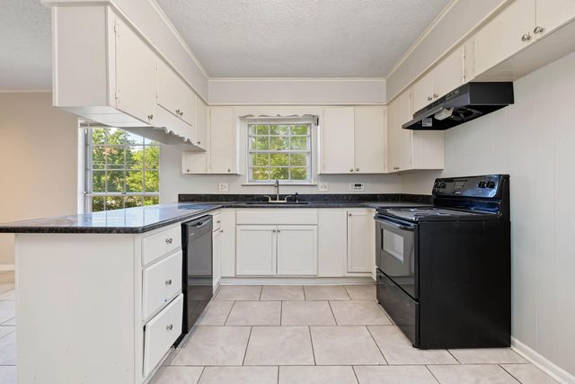 2011 Broken Arrow Dr., North Little Rock, AR 72118