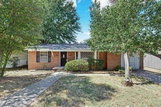 2011 Broken Arrow Dr., North Little Rock, AR 72118