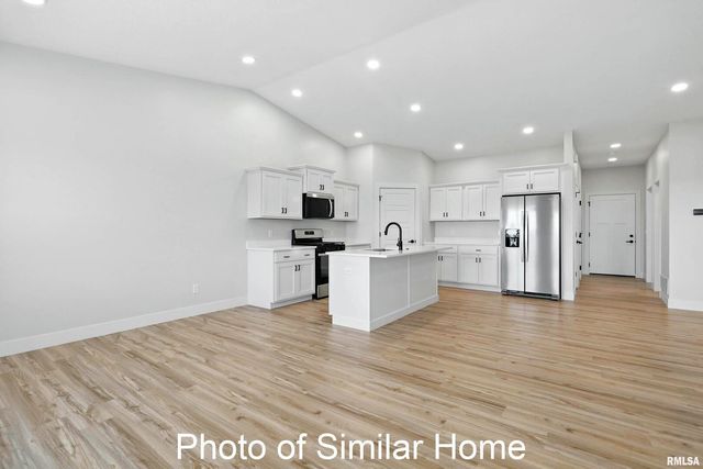 412 N 2ND Avenue, Eldridge, IA 52748