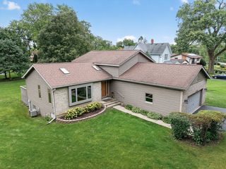 458 Lake Avenue, Crystal Lake, IL 60014