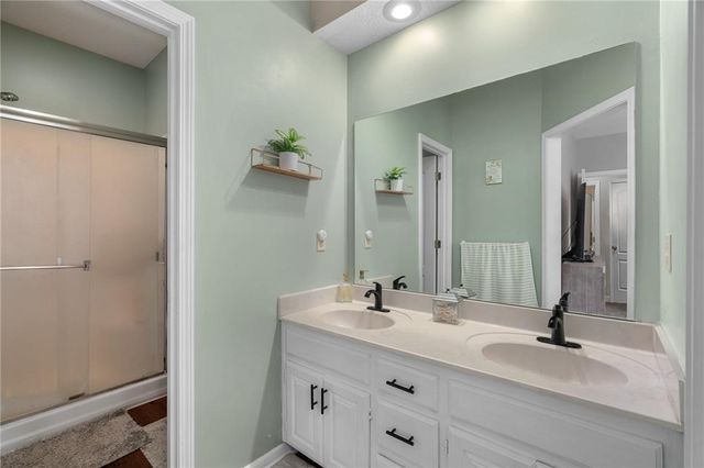 8705 N Carson Avenue, Kansas City, MO 64153