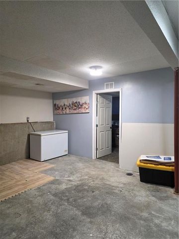 8705 N Carson Avenue, Kansas City, MO 64153